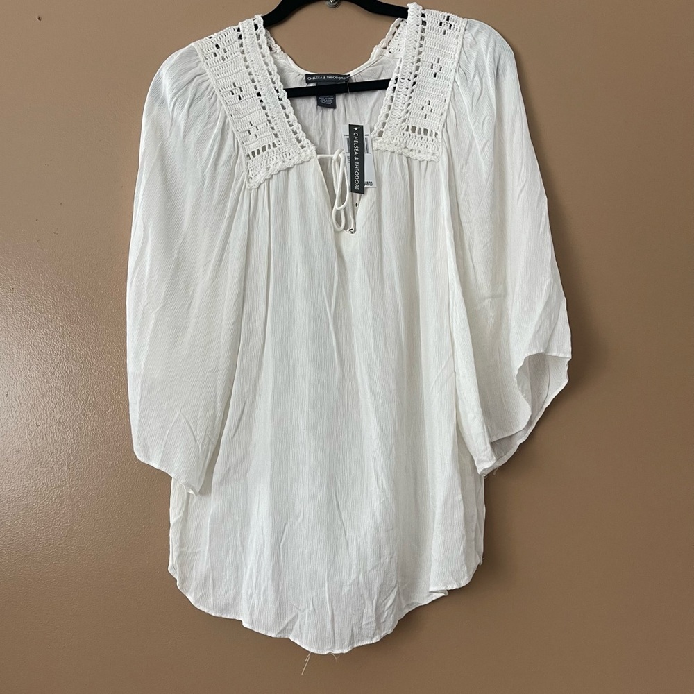 Chelsea & Theodore White Crochet Neck Blouse size small NWT